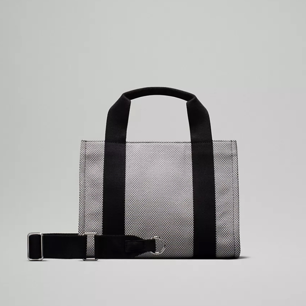 NEW w/ tag Lululemon Two Tone Canvas Tote Bag 4.5L Anchor / Light Ivory / Black - Picture 9 of 13